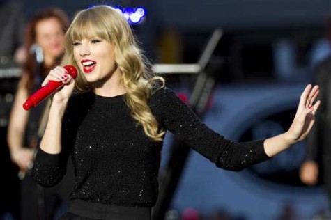 Taylor Swift drops Red, fans approve