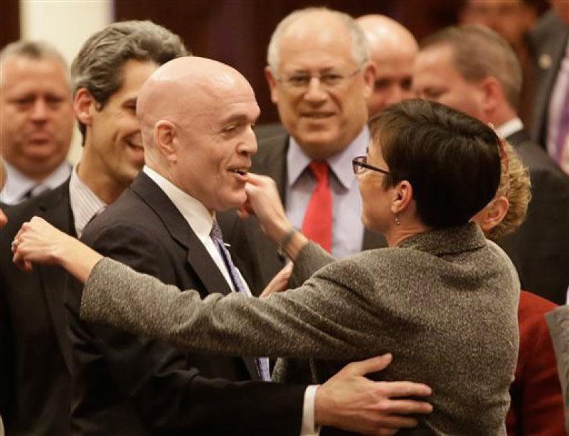 Illinois becomes the 15th state to legalize gay marriage