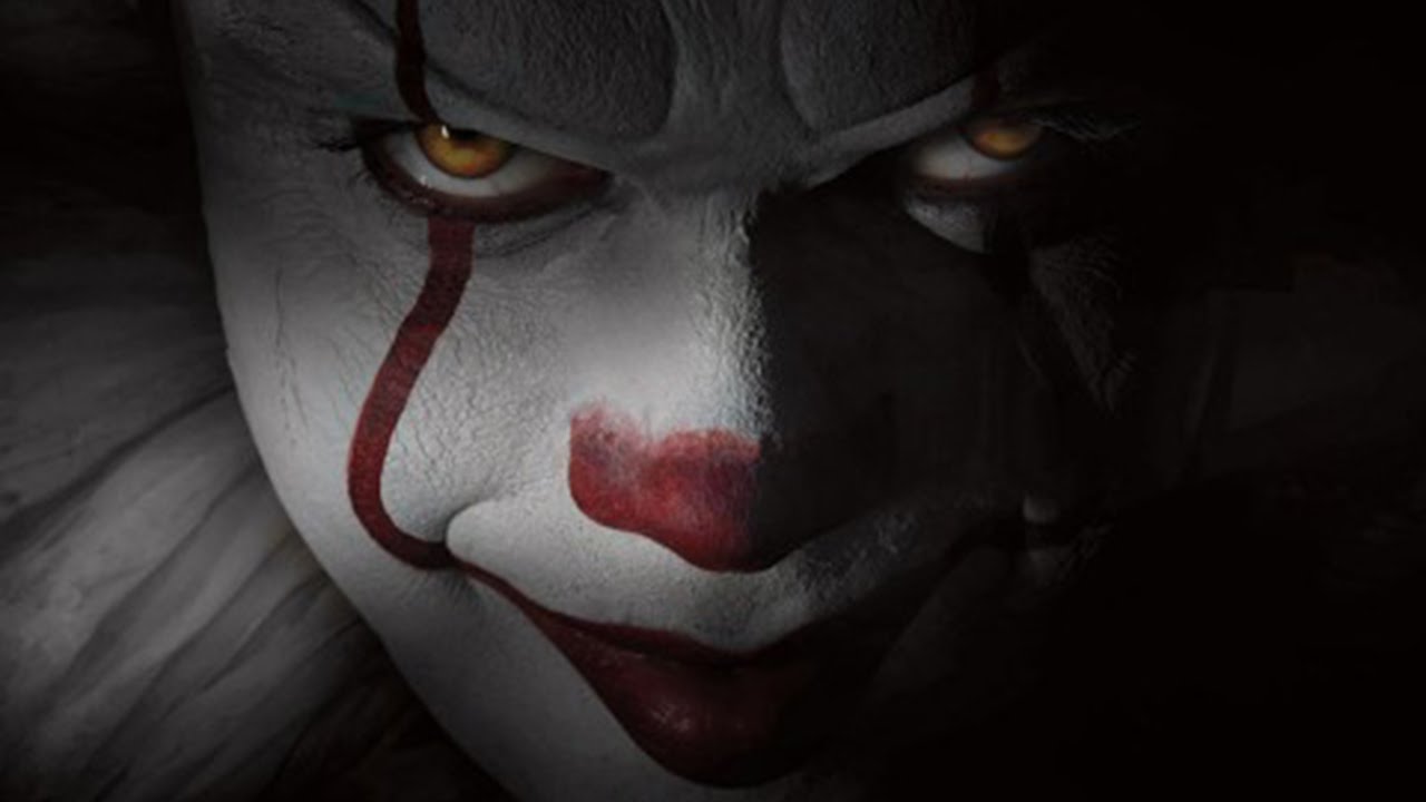 Bill Skarsgard, who some believe delivered an Oscar worthy performance, shows off his creepy smile | itthemovie.com