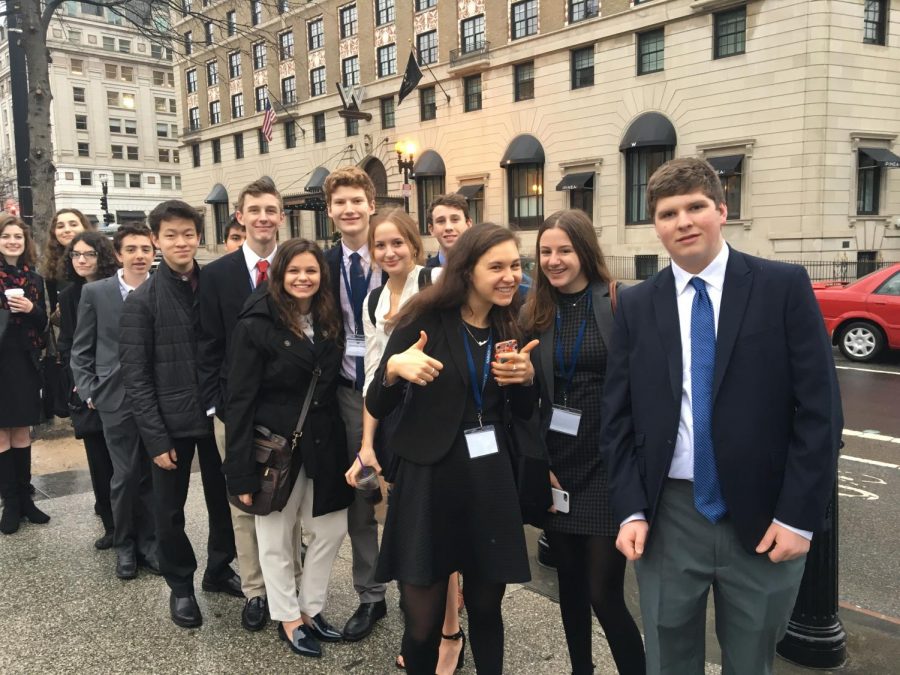 New Trier Model UN delegates in line before security screening in order to visit White House | Guthrie