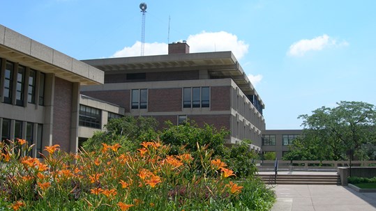 Facing new challenges, the class of 2024 starts this year off at home instead of the Northfield campus