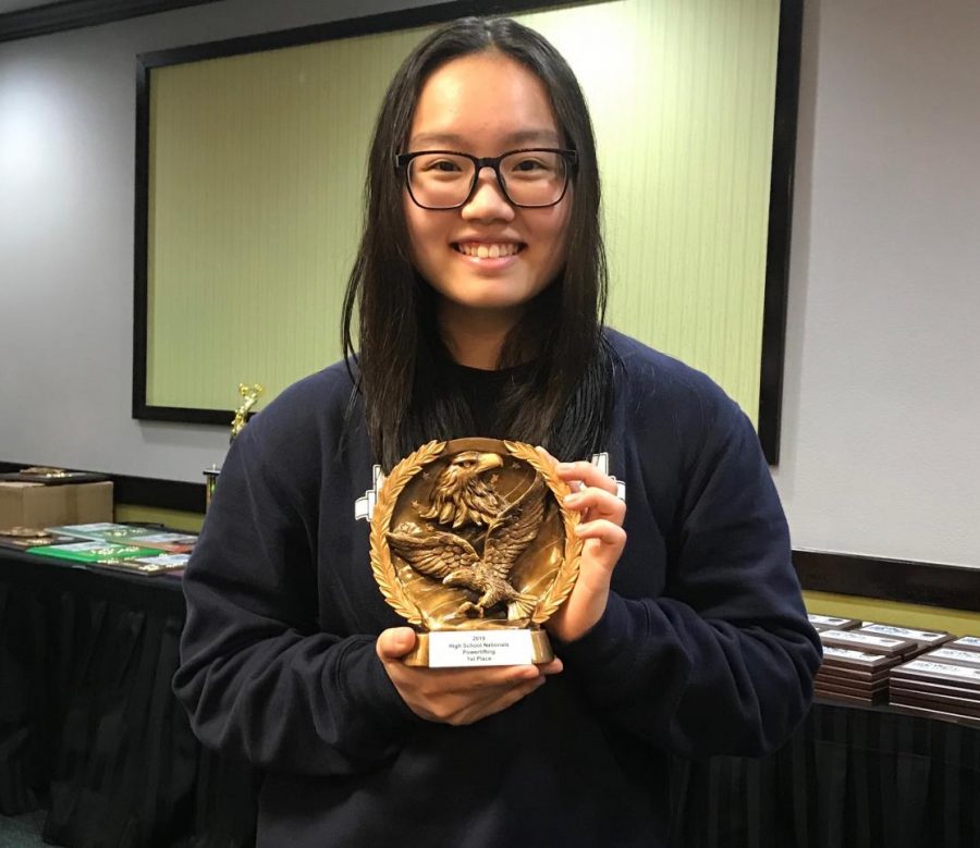 Song holding her first place award from the 2019 Powerlifting High School Nationals