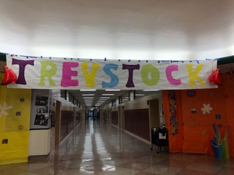 Homecoming banner at the south entrance