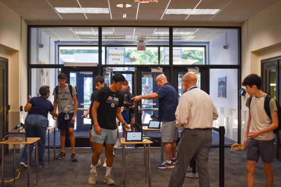 Student scan their IDs at the Winnetka entrance on the morning of Aug. 31. The scanning lines have been moving swiftly through the first weeks
