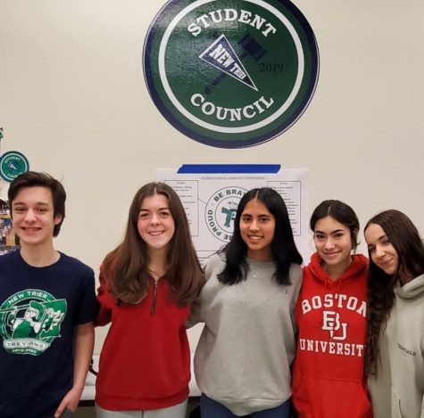 From left to right: Nathan Heftman, Catherine Cline, Shaili Das, Via McGrath, Keira Fortin