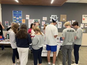 New Trier students register to vote on National Voter Registration Day