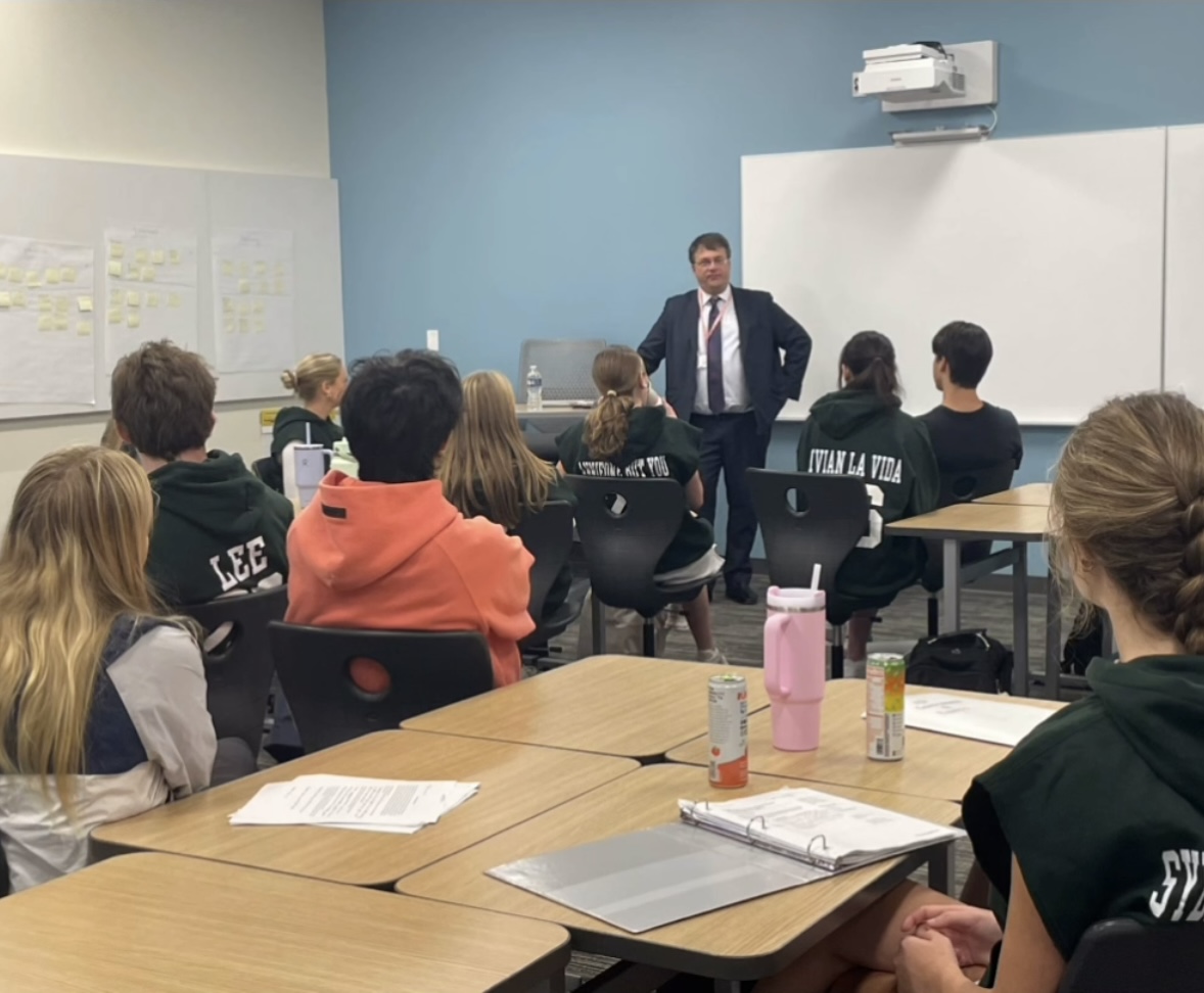 Ambassador Kagan presents to AP Government and Politics students